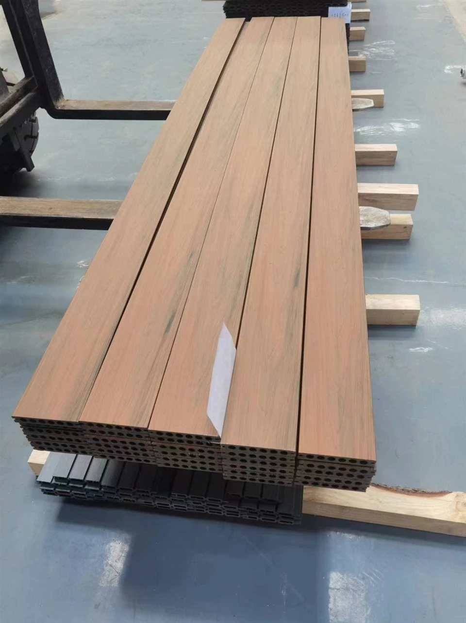 Wpc Outdoor Decking Floor manufacturers